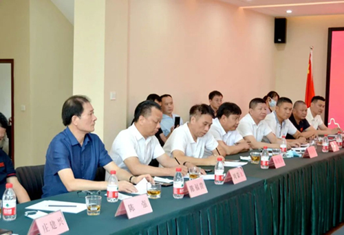 與會(huì)人員.jpg 與會(huì)人員.jpg