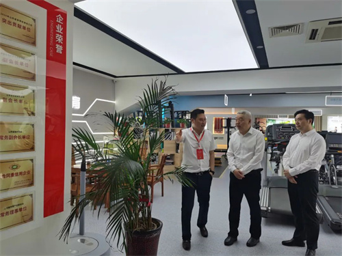 臨沂市政府王映海副市長(zhǎng)一行蒞臨leyu.樂(lè)魚(yú)體育集團(tuán)濟(jì)南省體旗艦店