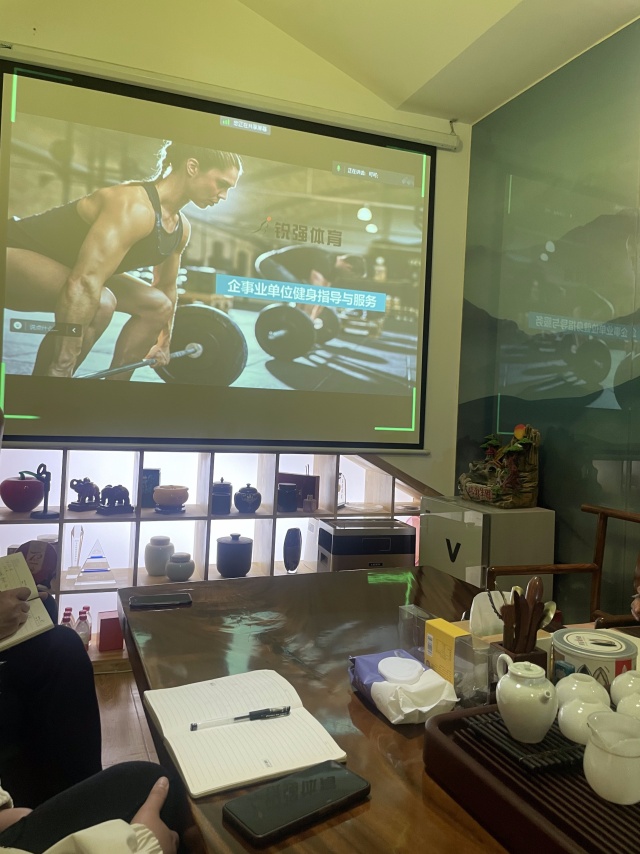 leyu.樂(lè)魚(yú)體育針對(duì)“企事業(yè)單位健身”的痛點(diǎn)進(jìn)行專(zhuān)業(yè)性培訓(xùn)